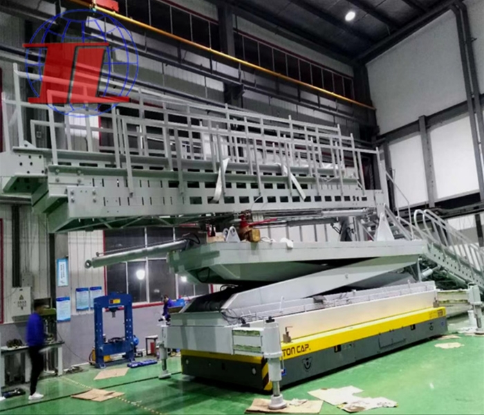 七十周年海军节登舰用升降机